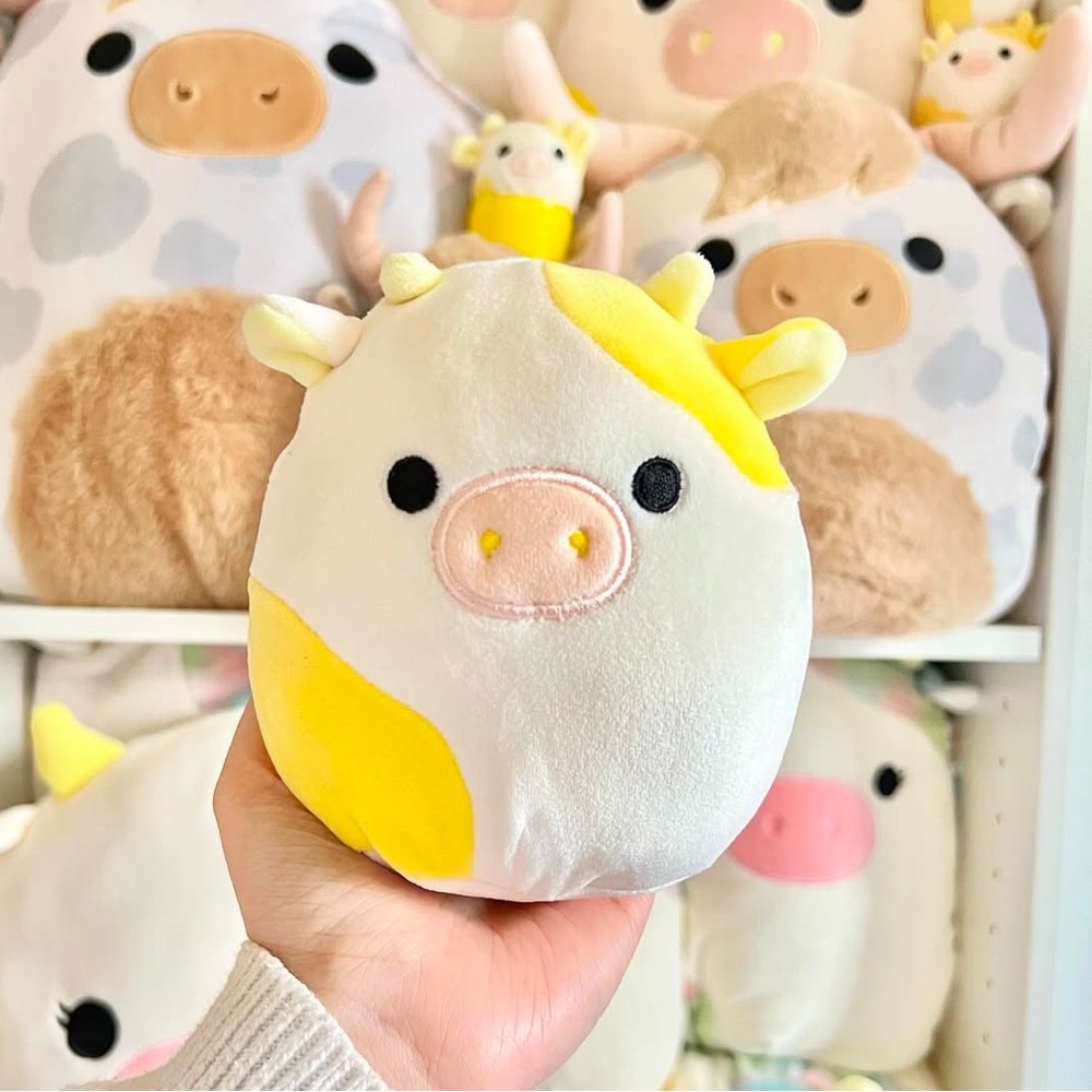 Bodie the Yellow Cow 8" Squishmallow NWT brand new sold out.